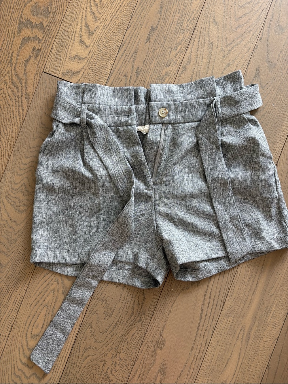 High-Waist Tie-Belt Shorts in Light Gray - Picture 3 of 4